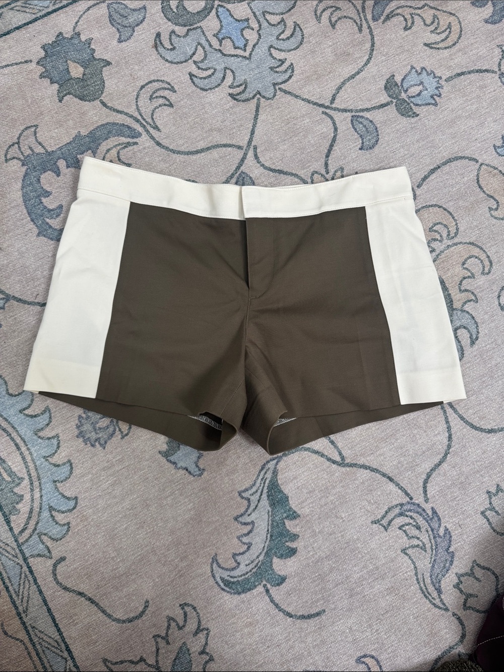 Club Monaco Liza Army Green & White Colorblock Two Toned Women's Shorts Size 4